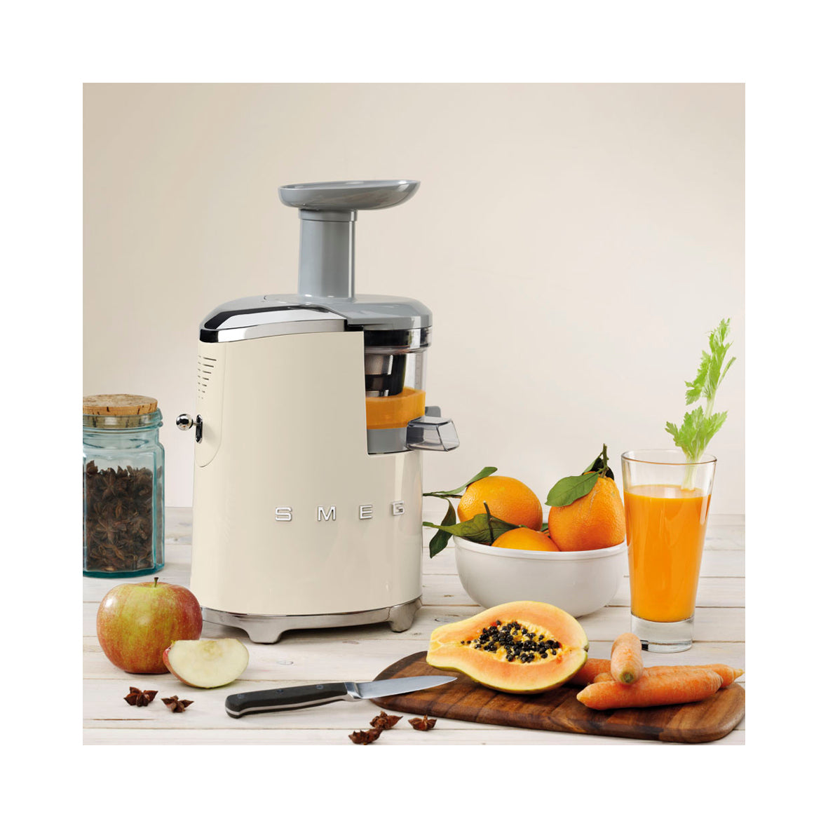 Smeg - Slow Juicer Cream (SJF01CREU)